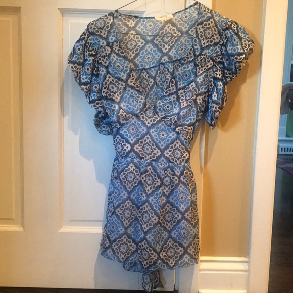 Milly Size 6 Flutter Sleeve Silk Top w/ tank liner - Picture 2 of 6